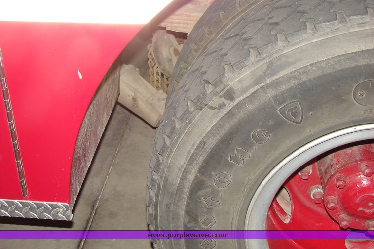 image for item 1001 1983 Ford C8000 Pierce Engine pumper fire truck