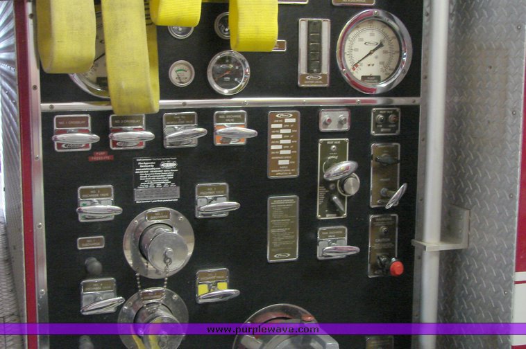 image for item 1001 1983 Ford C8000 Pierce Engine pumper fire truck