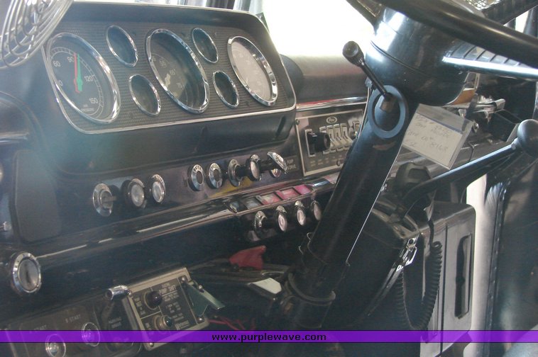 image for item 1001 1983 Ford C8000 Pierce Engine pumper fire truck