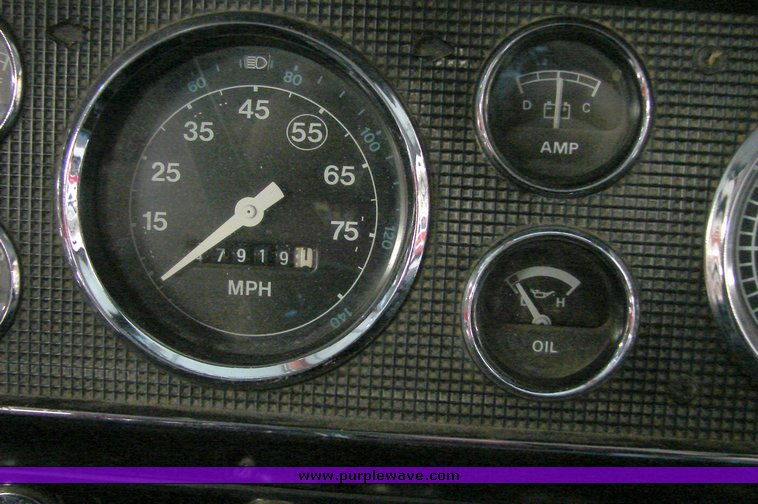 image for item 1001 1983 Ford C8000 Pierce Engine pumper fire truck