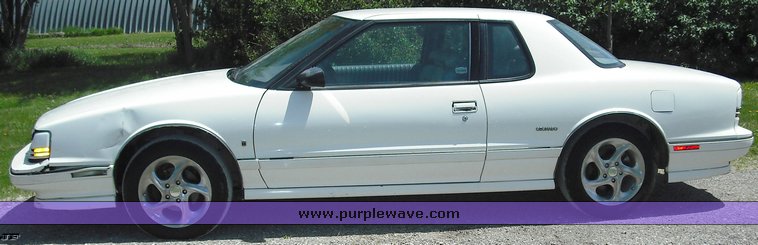 image for item 1010 1992 Oldsmobile Toronado