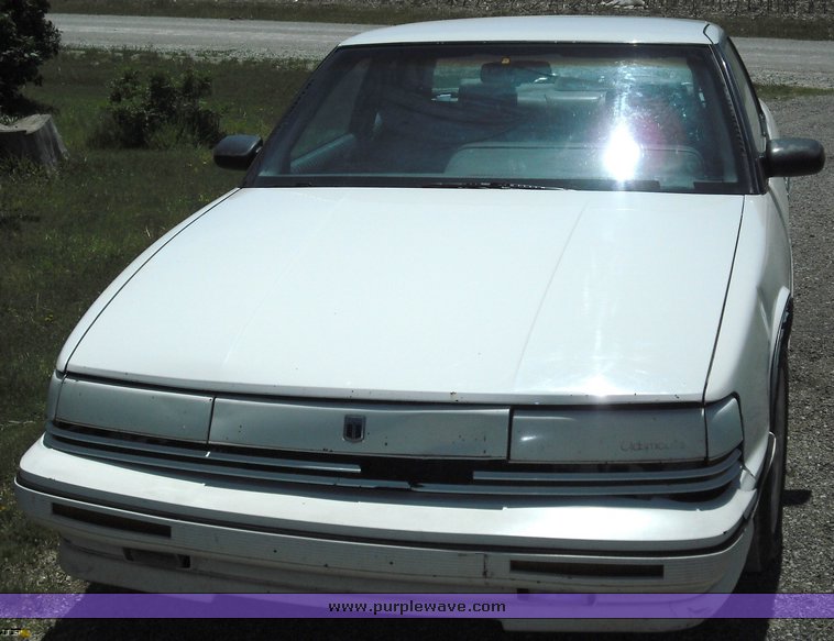image for item 1010 1992 Oldsmobile Toronado