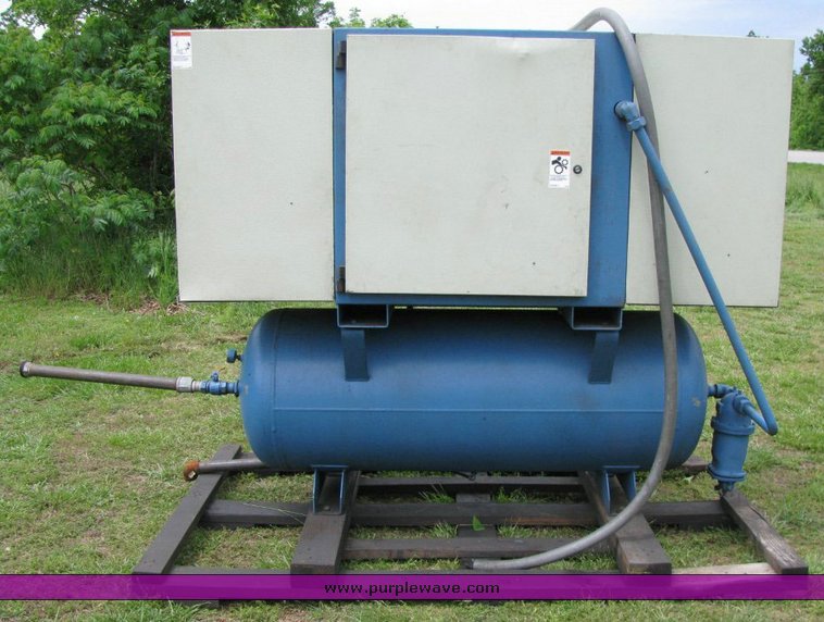 image for item 1100 Quincy 25hp air compressor