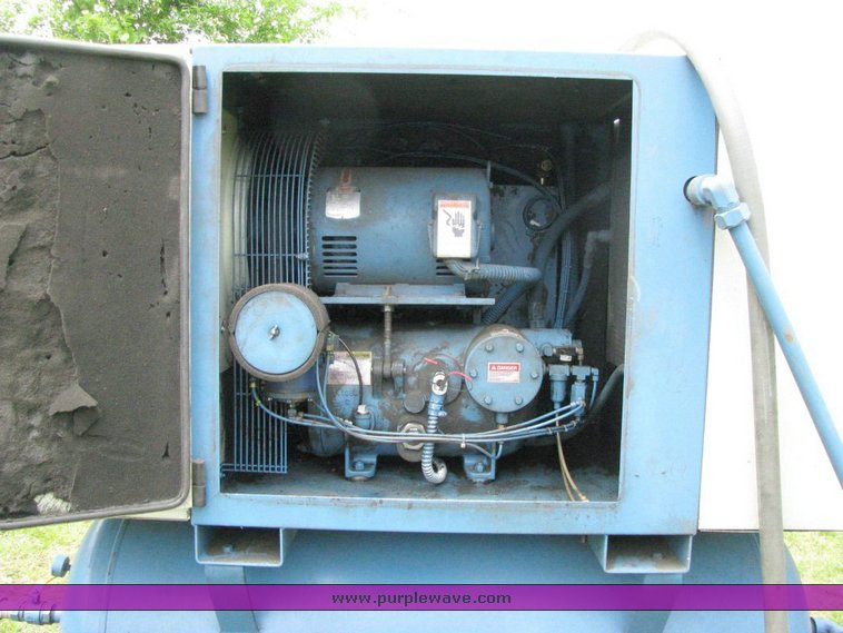 image for item 1100 Quincy 25hp air compressor