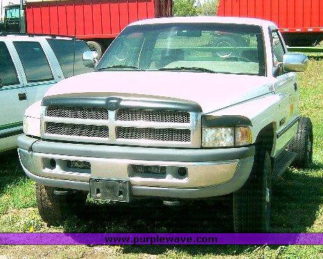 image for item 1303 1996 Dodge Ram 2500 SLT pickup