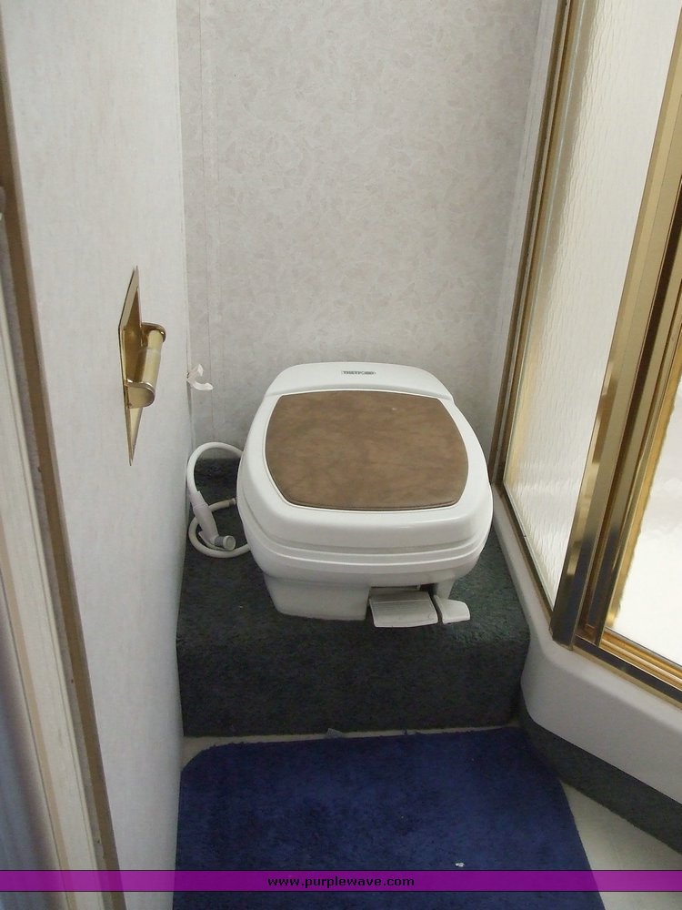 image for item 2035 1998 Ford E Super Duty RV