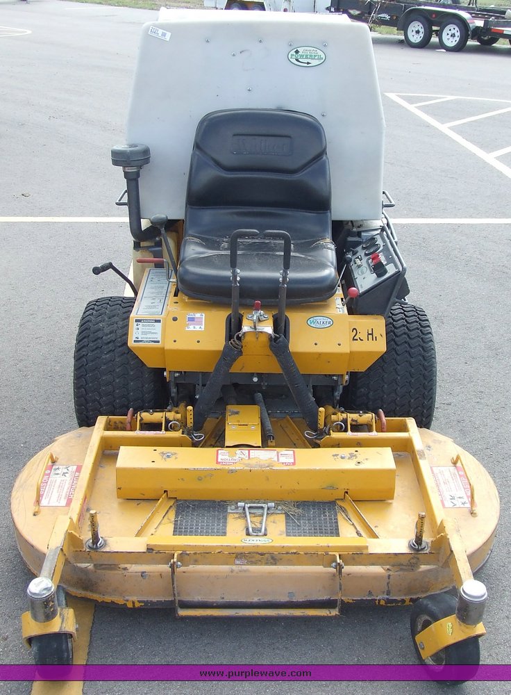 image for item 2131 2006 Walker MTLGHS riding mower