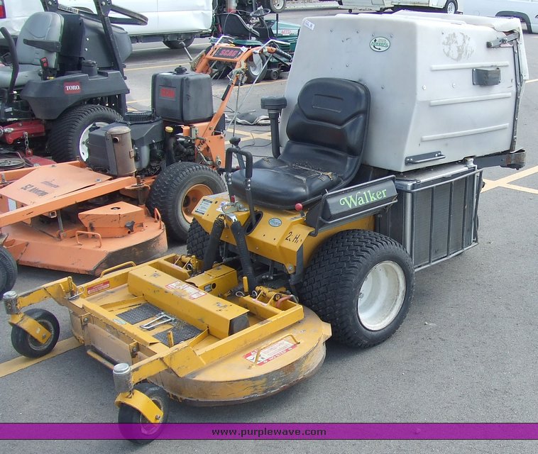 image for item 2131 2006 Walker MTLGHS riding mower