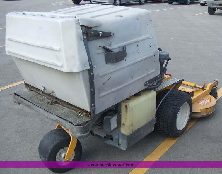 image for item 2131 2006 Walker MTLGHS riding mower