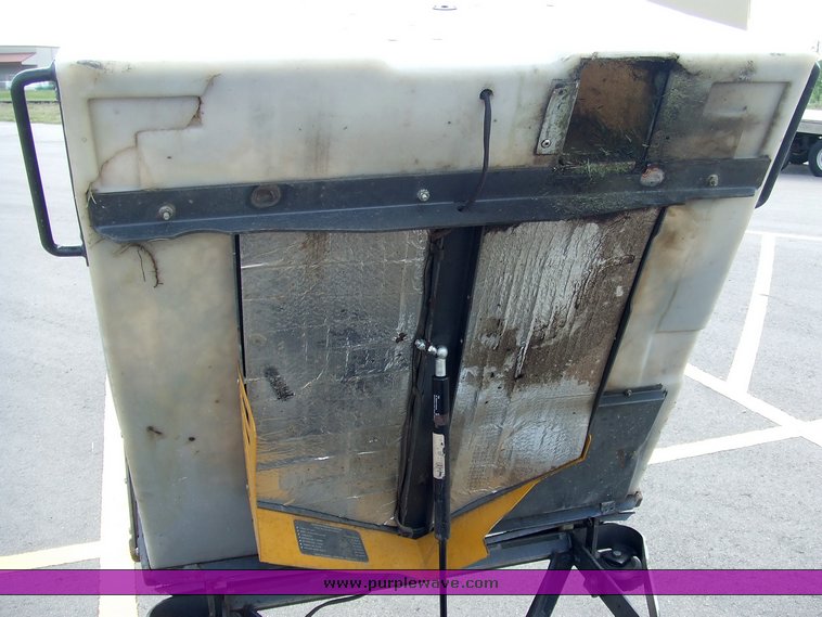 image for item 2131 2006 Walker MTLGHS riding mower