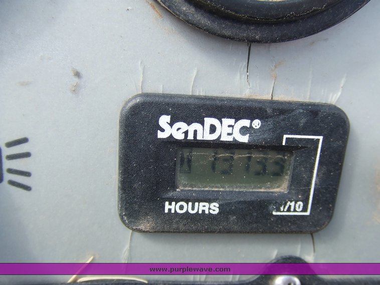 image for item 2131 2006 Walker MTLGHS riding mower