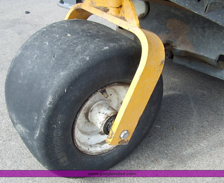 image for item 2131 2006 Walker MTLGHS riding mower