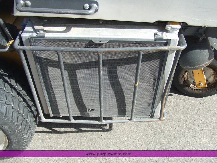 image for item 2131 2006 Walker MTLGHS riding mower