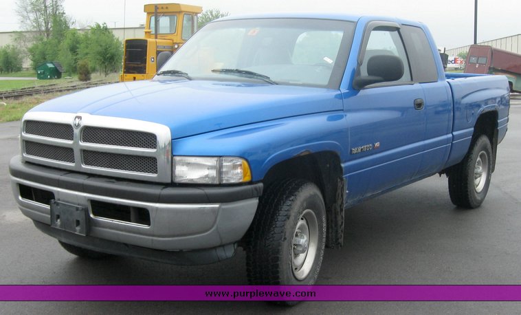 image for item 2497 1999 Dodge Ram 1500 Quad pickup