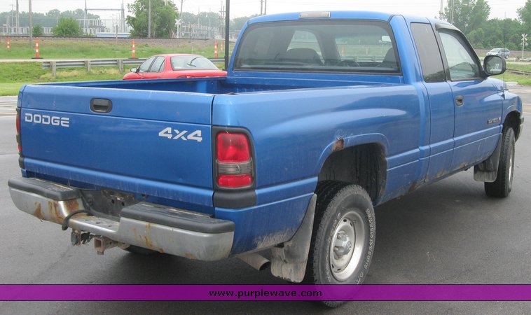 image for item 2497 1999 Dodge Ram 1500 Quad pickup