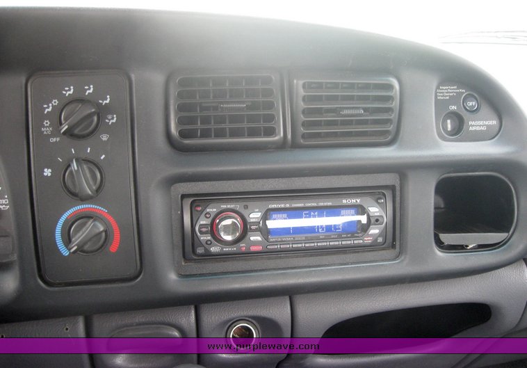 image for item 2497 1999 Dodge Ram 1500 Quad pickup