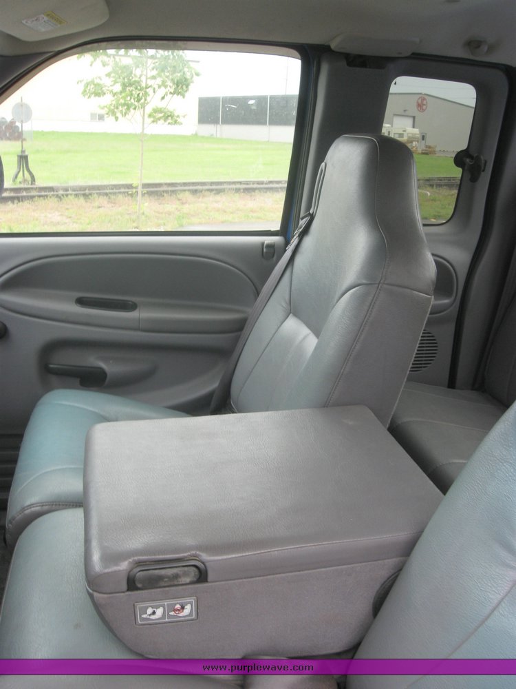 image for item 2497 1999 Dodge Ram 1500 Quad pickup