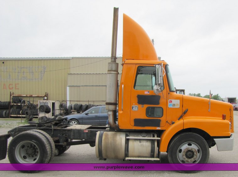 image for item 3294 1998 Volvo Conventional WG semi truck
