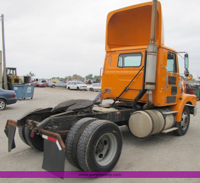 image for item 3294 1998 Volvo Conventional WG semi truck