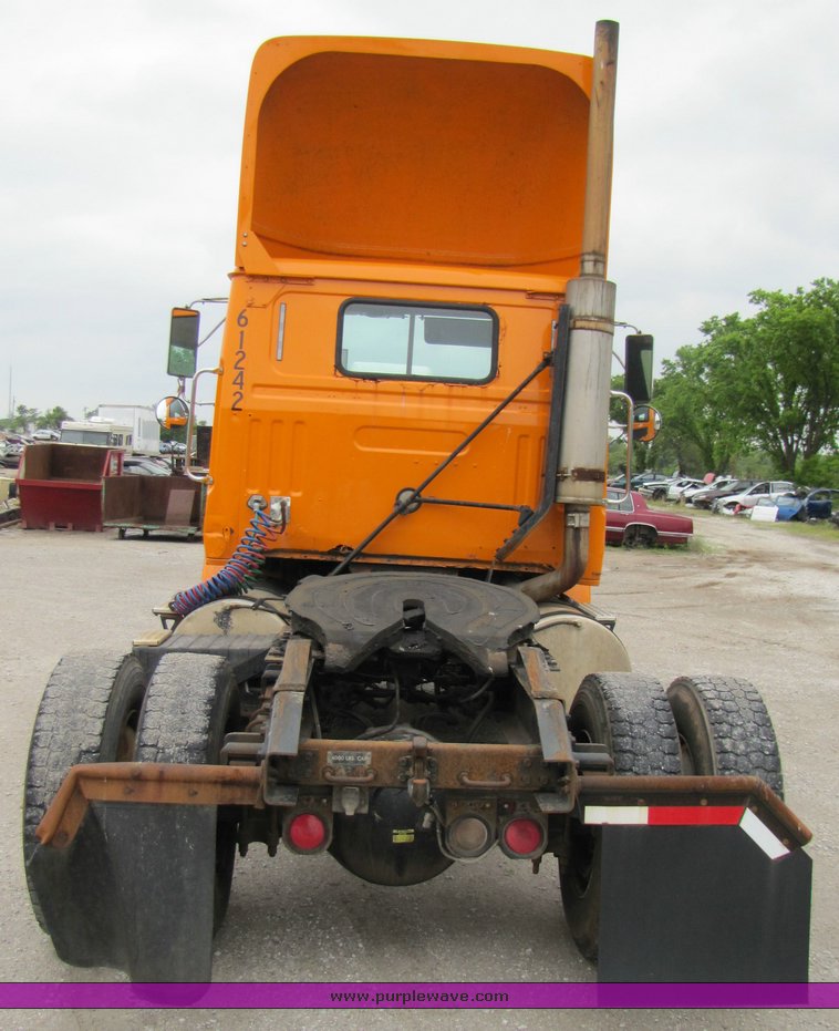 image for item 3294 1998 Volvo Conventional WG semi truck