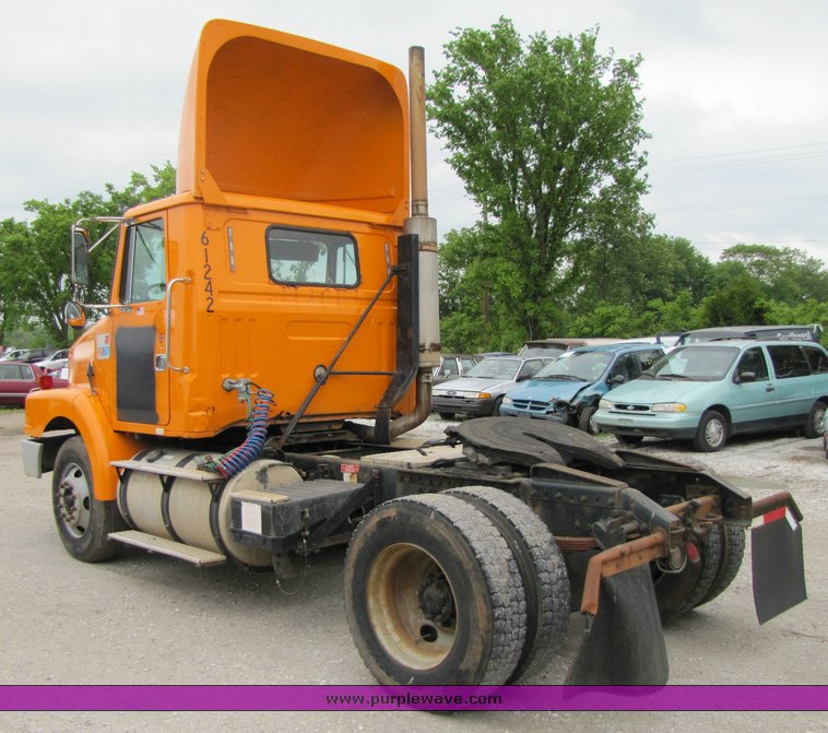 image for item 3294 1998 Volvo Conventional WG semi truck