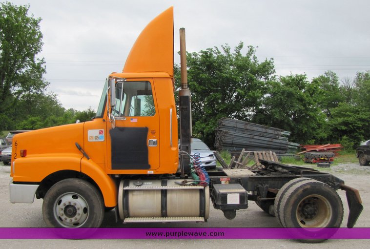 image for item 3294 1998 Volvo Conventional WG semi truck