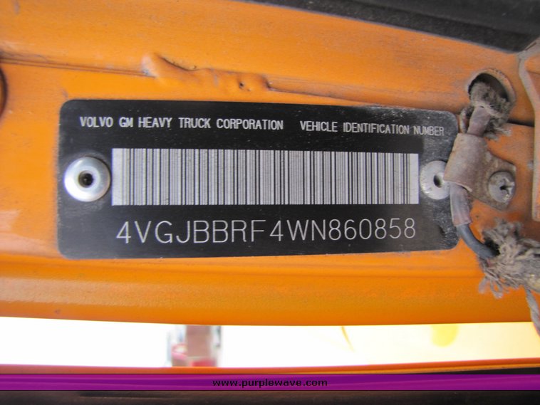 image for item 3294 1998 Volvo Conventional WG semi truck