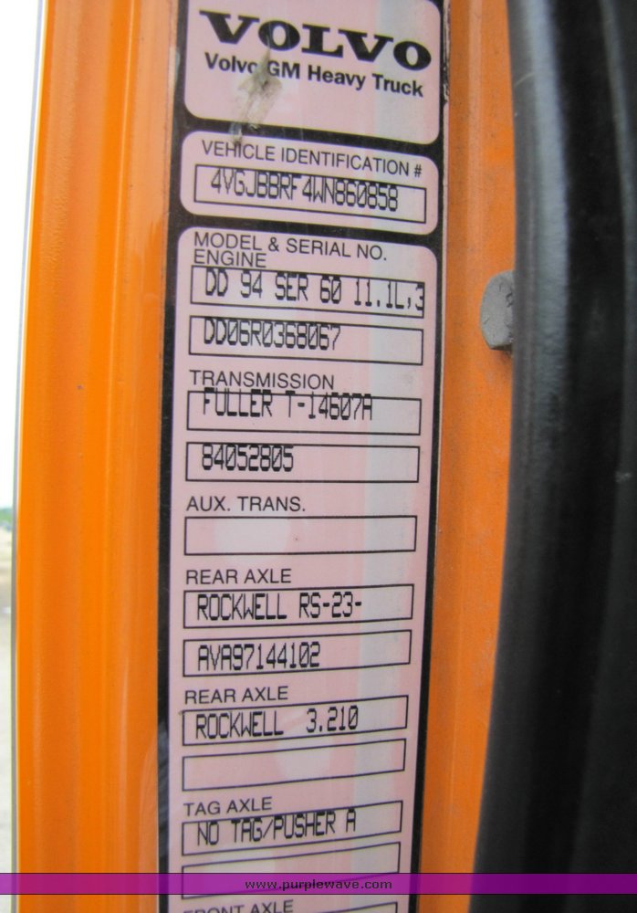 image for item 3294 1998 Volvo Conventional WG semi truck