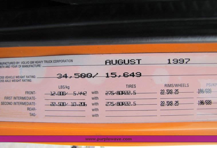 image for item 3294 1998 Volvo Conventional WG semi truck