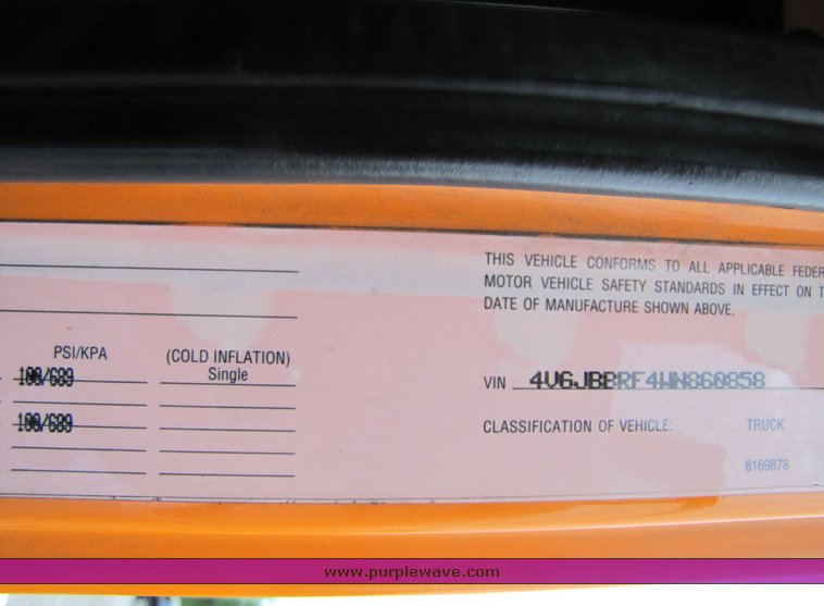 image for item 3294 1998 Volvo Conventional WG semi truck