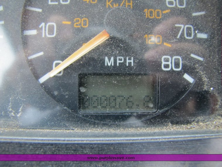 image for item 3294 1998 Volvo Conventional WG semi truck