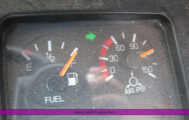 image for item 3294 1998 Volvo Conventional WG semi truck