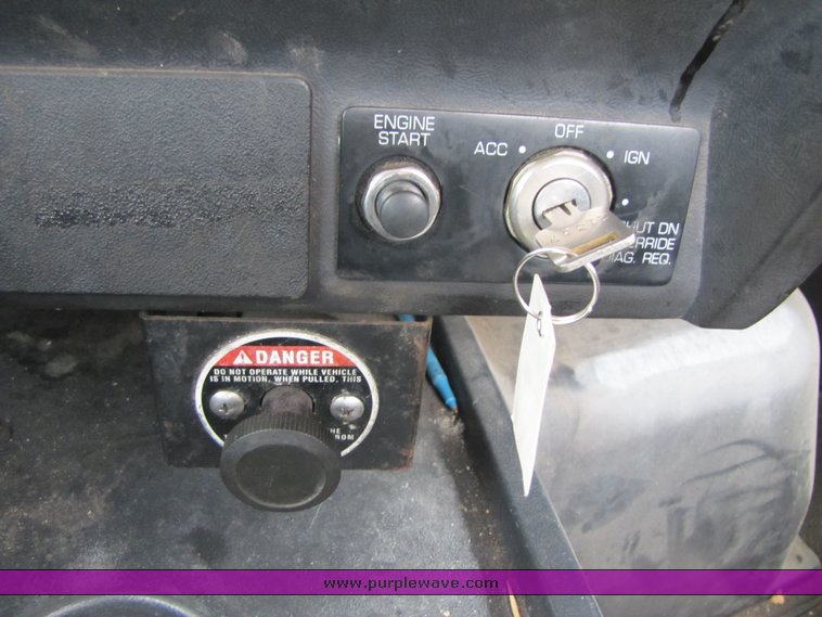 image for item 3294 1998 Volvo Conventional WG semi truck