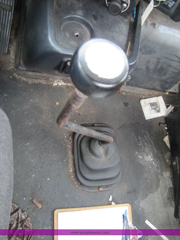 image for item 3294 1998 Volvo Conventional WG semi truck