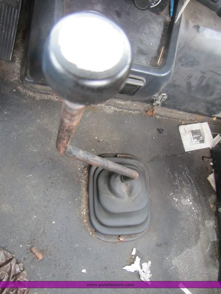 image for item 3294 1998 Volvo Conventional WG semi truck