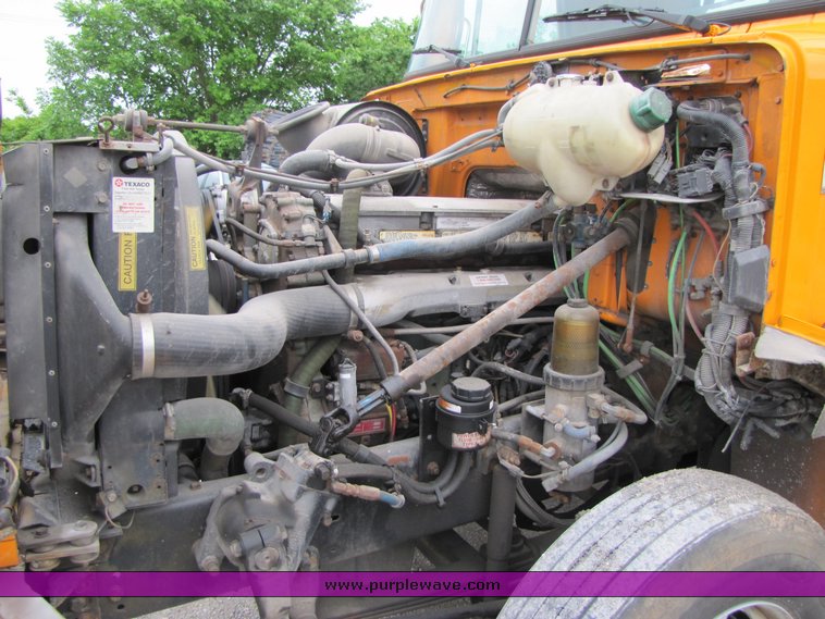 image for item 3294 1998 Volvo Conventional WG semi truck