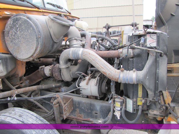 image for item 3294 1998 Volvo Conventional WG semi truck