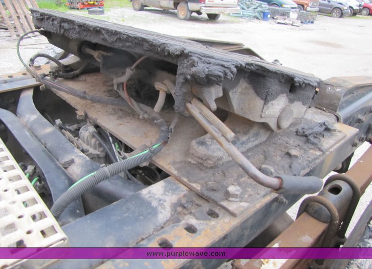 image for item 3294 1998 Volvo Conventional WG semi truck