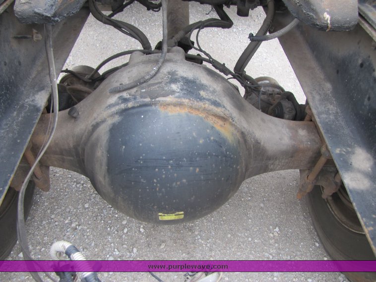 image for item 3294 1998 Volvo Conventional WG semi truck