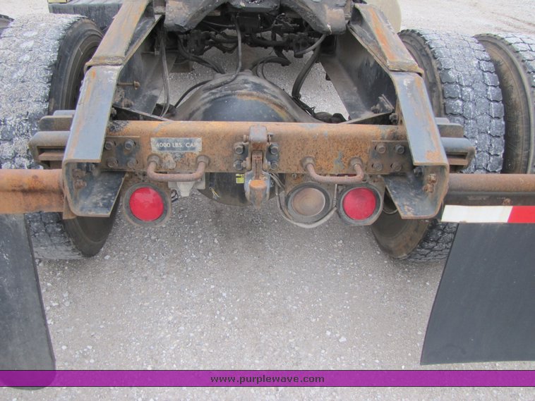 image for item 3294 1998 Volvo Conventional WG semi truck