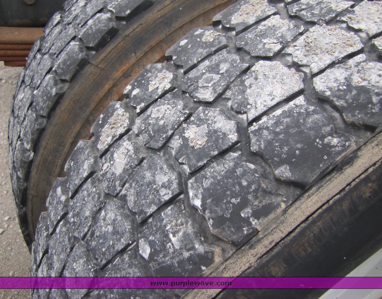 image for item 3294 1998 Volvo Conventional WG semi truck