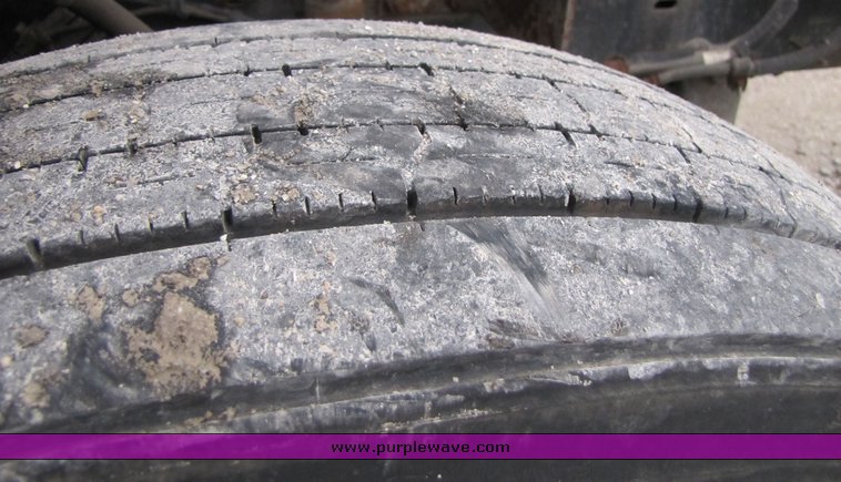 image for item 3294 1998 Volvo Conventional WG semi truck