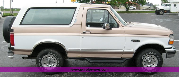 image for item 5259 1996 Ford Bronco XLT