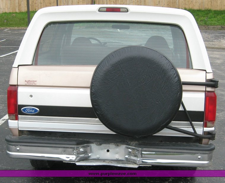 image for item 5259 1996 Ford Bronco XLT
