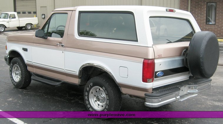 image for item 5259 1996 Ford Bronco XLT