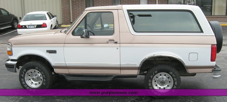 image for item 5259 1996 Ford Bronco XLT