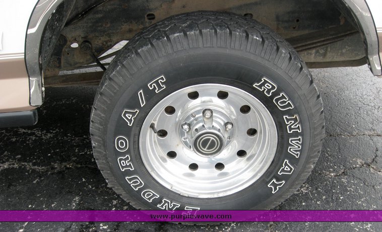 image for item 5259 1996 Ford Bronco XLT
