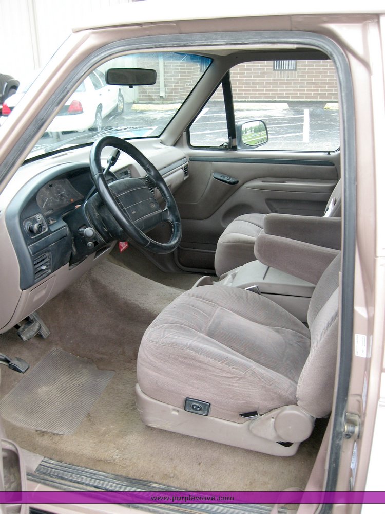 image for item 5259 1996 Ford Bronco XLT