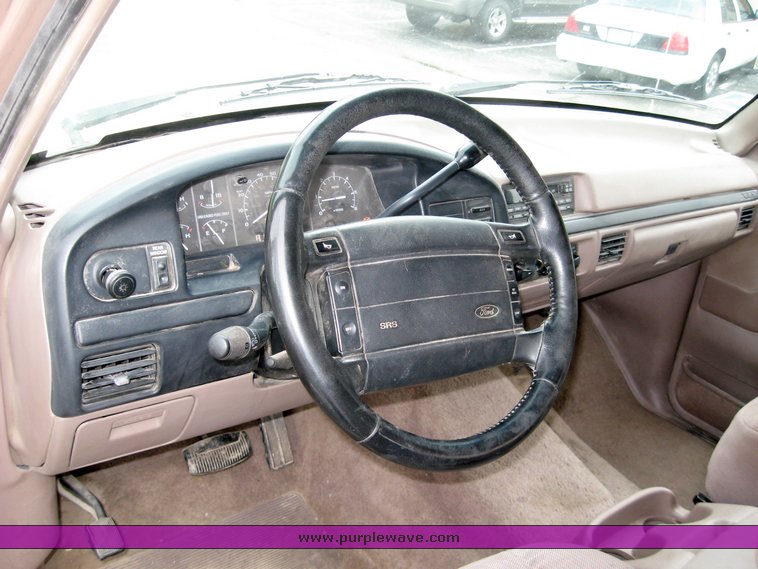 image for item 5259 1996 Ford Bronco XLT