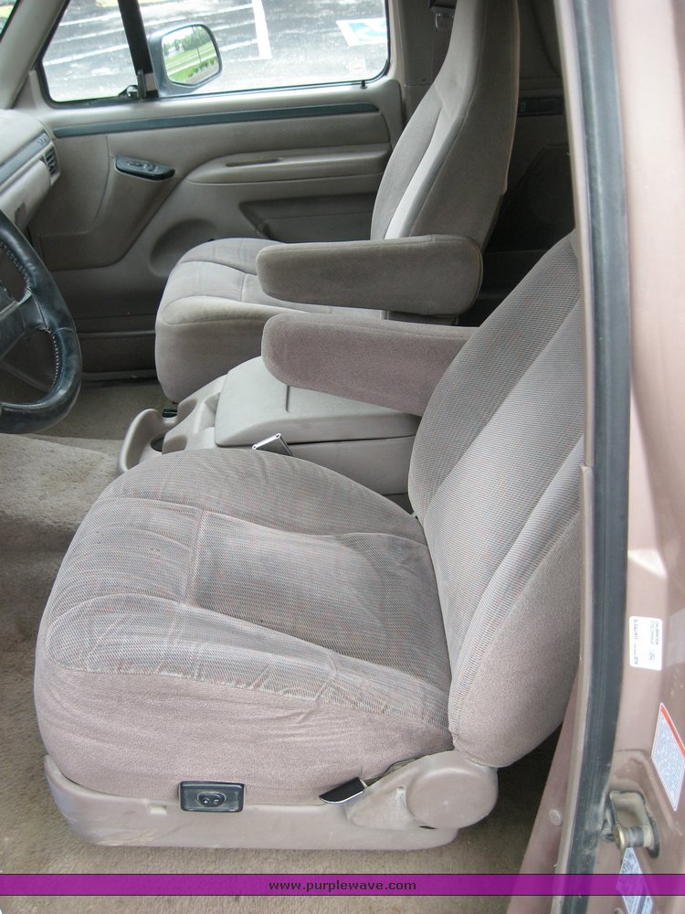 image for item 5259 1996 Ford Bronco XLT